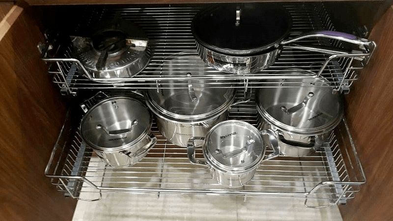 Nồi chảo cỡ lớn xếp gọn trong tủ bếp dưới sâu 61 cm