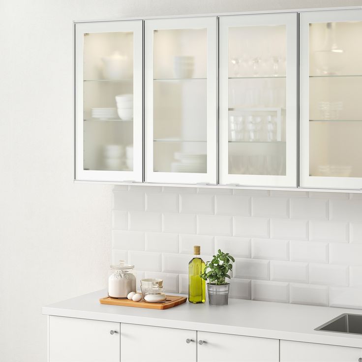 Kính trong phối cửa nhôm trắng – tạo cảm giác mở rộng không gian tối đa