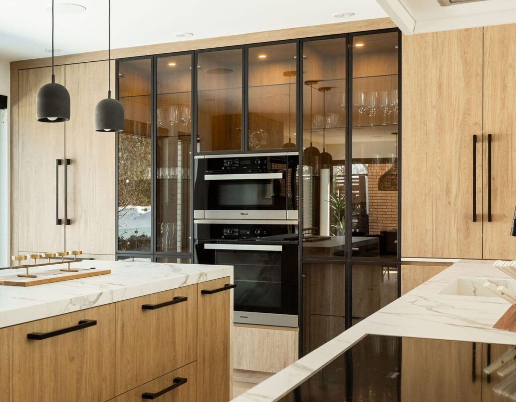 Veneer phối cánh kính – sang trọng, tiện dụng, dễ vệ sinh.