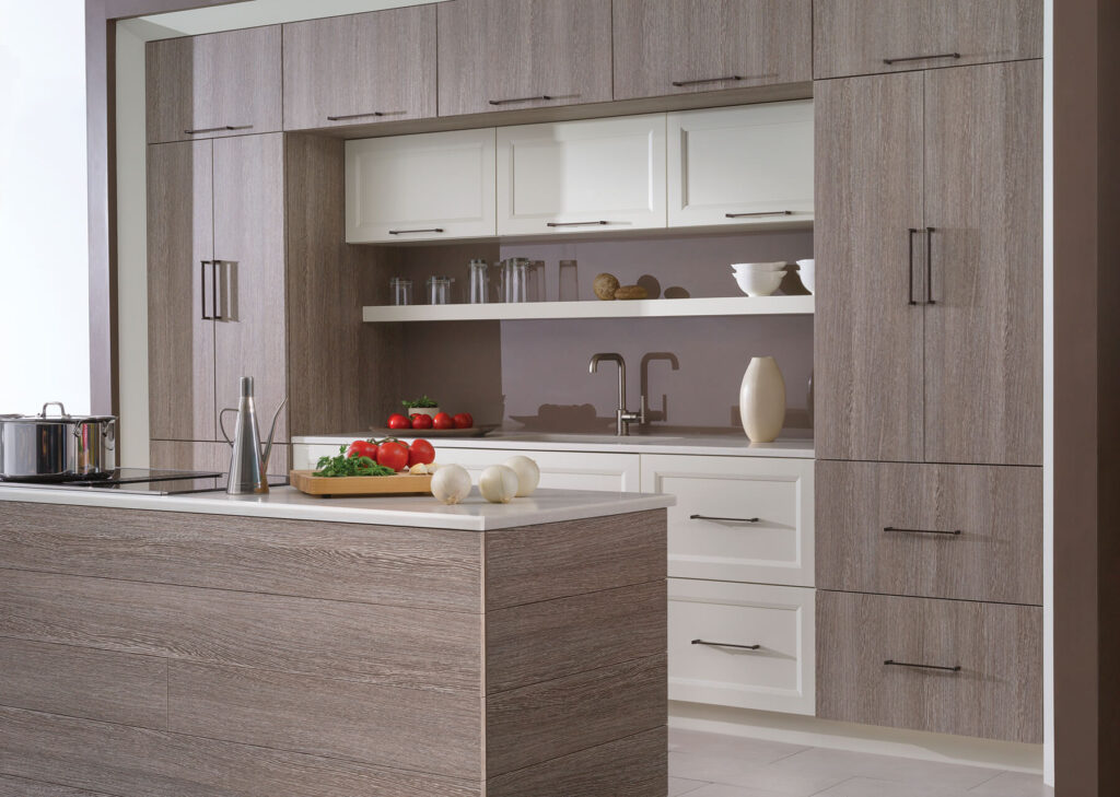 Tủ bếp laminate vân gỗ đứng kết hợp kệ hở