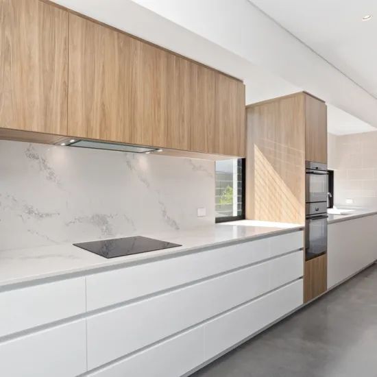 Mẫu tủ bếp laminate vân gỗ chữ I gọn gàng