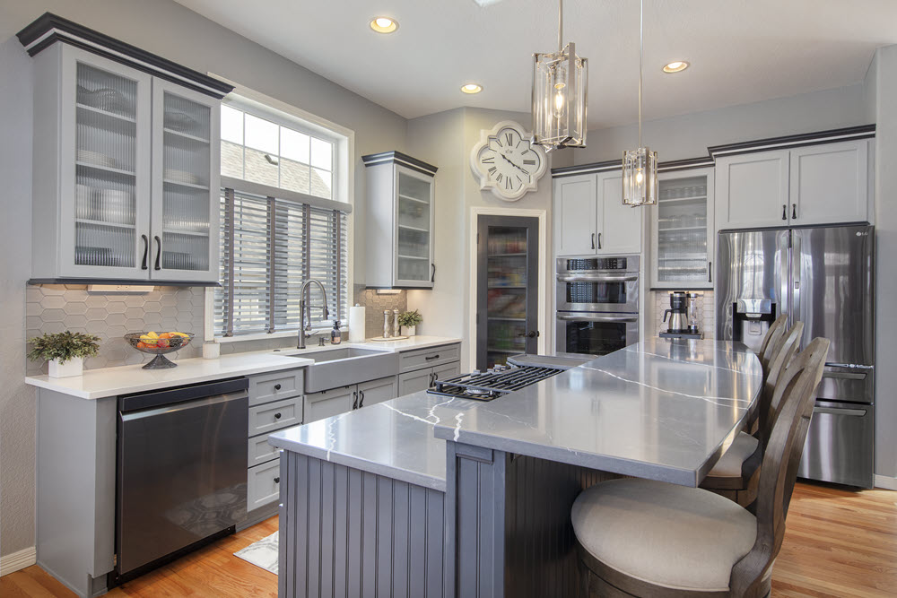 phối màu tủ bếp xám đồng điệu