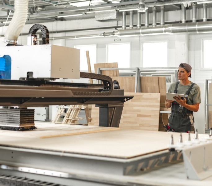 Kiểm tra vật liệu gỗ công nghiệp tại nhà máy